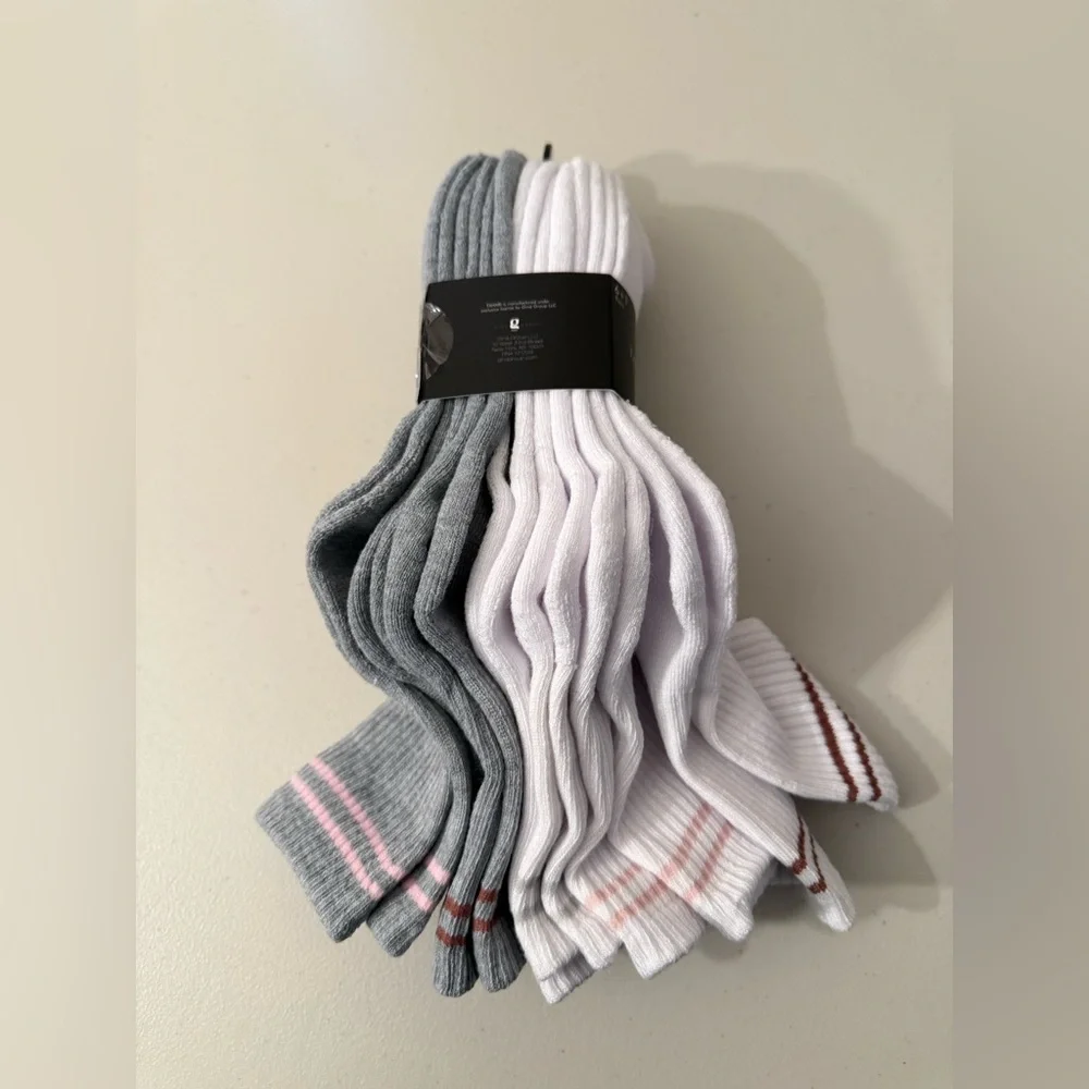 Tahari White Athletic Socks Above The  Ankle Length